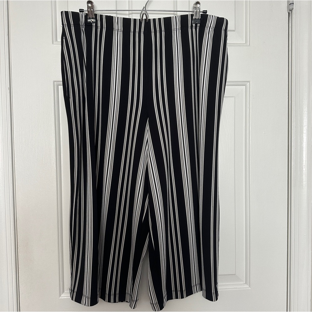 Susan Graver Black, Grey, White Striped Cropped Pants